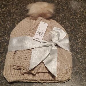 NY&Co Hat & Open Glove Set